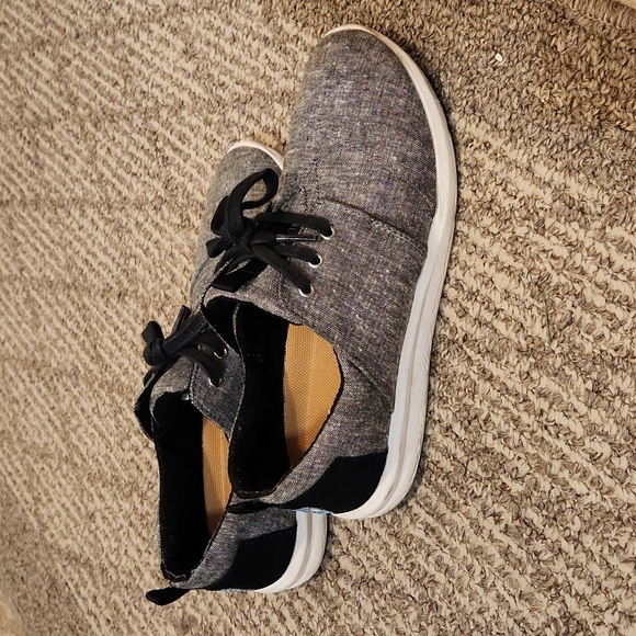 Grey Women's TOMS Sneakers in Size 8 - Picture 2 of 9